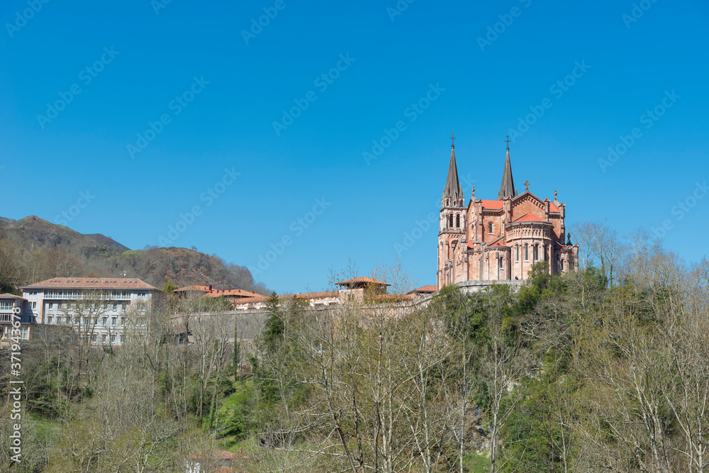 Basílica de Santa María de Covadonga en Asturias