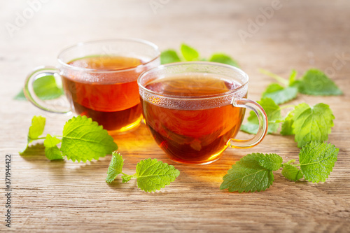 cups of tea with mint leaves