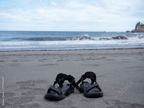 Sandalias de trekking en la playa