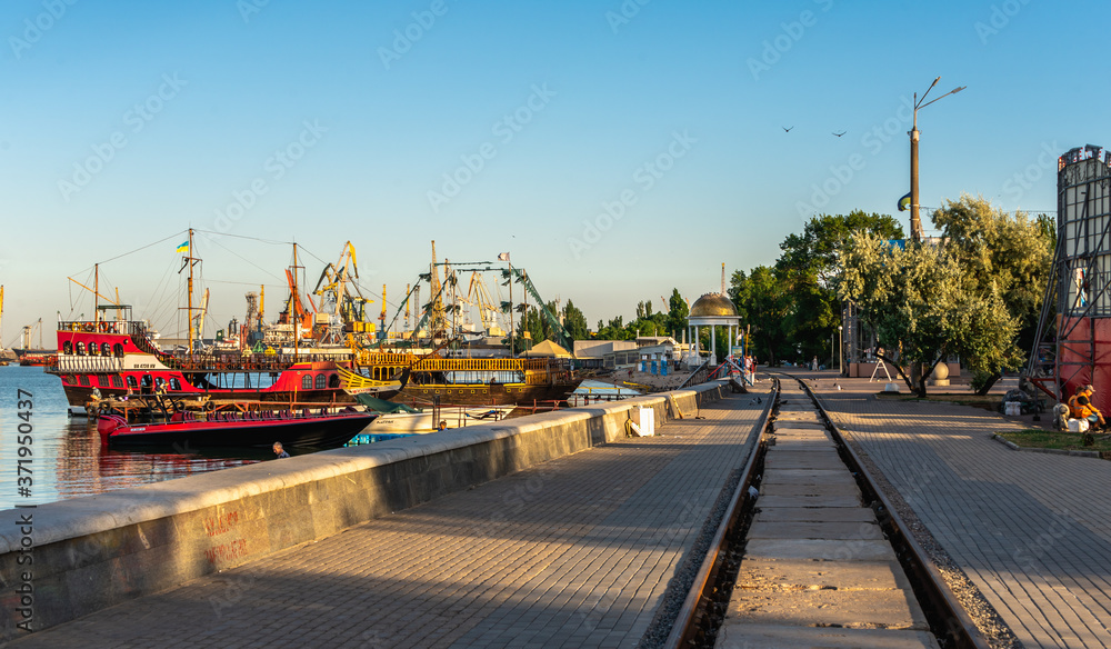 Berdyansk embankment in the early morning
