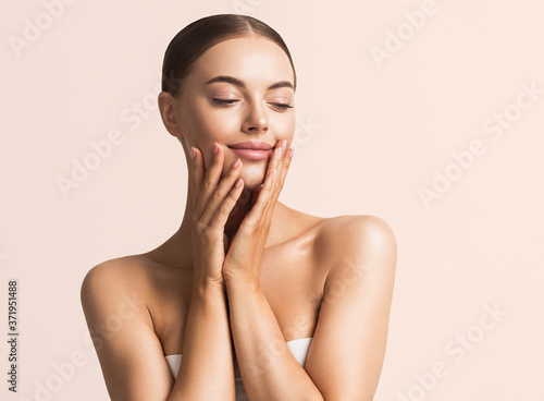 Healthy skin woman natural make up beauty face closeup