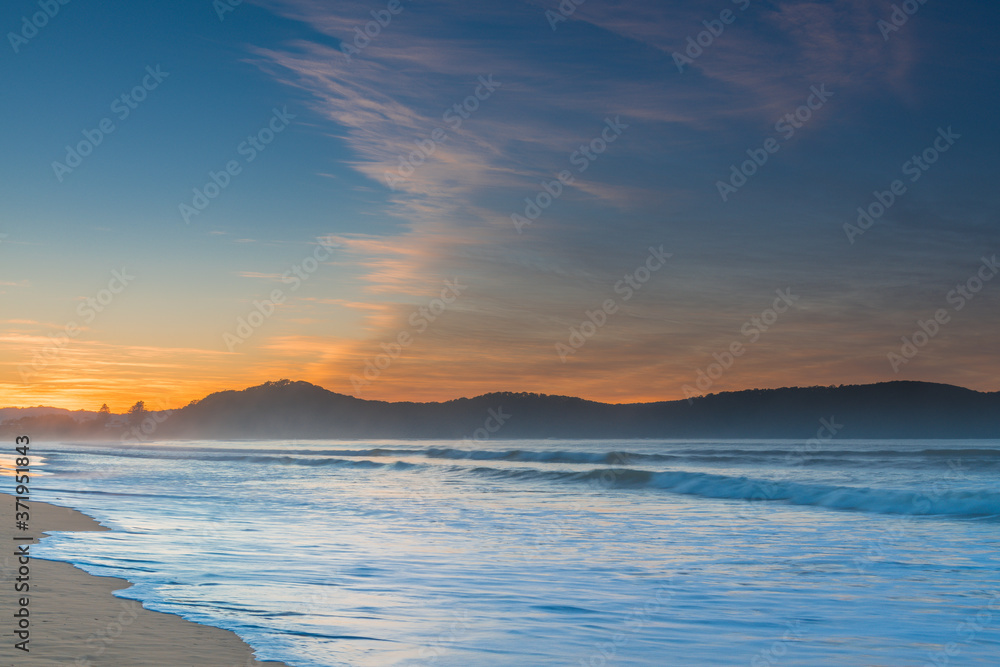 Fototapeta premium Light High Cloud Sunrise Seascape