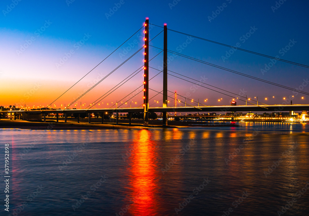 Fototapeta premium Sunset in Düsseldorf with bridge