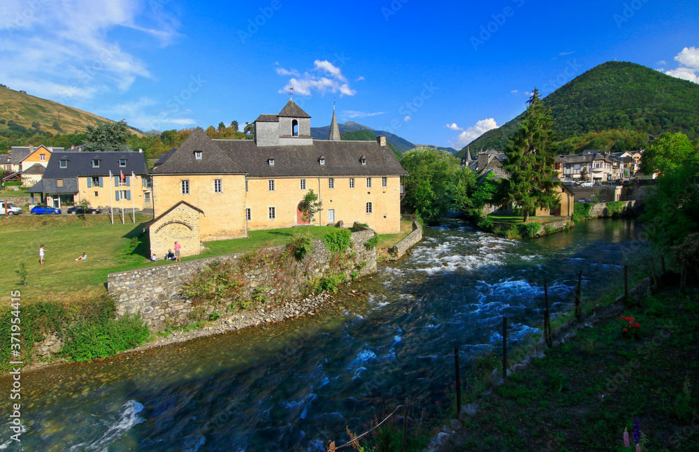 Village Arreau et la Neste en Hautes Pyrénées