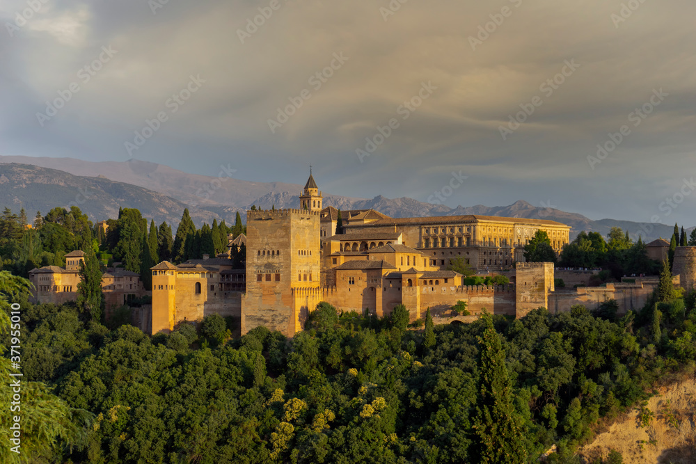 hermoso atardecer en la alhambra de Granada, Andalucía