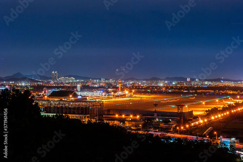 Wallpaper Mural The beautiful night view of airport. Torontodigital.ca