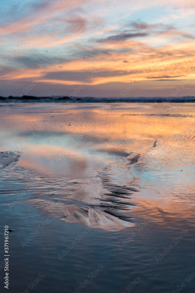 Coucher de soleil sur la plage de Donnant, à Belle-ile-en-mer, Bretagne