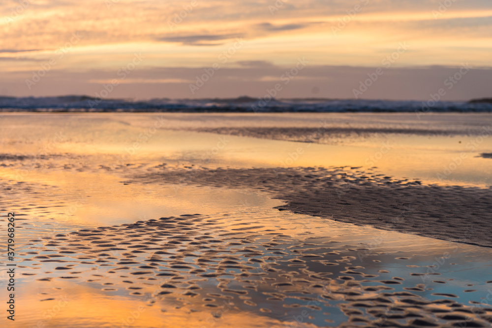Coucher de soleil sur la plage de Donnant, à Belle-ile-en-mer, Bretagne Coucher de soleil sur la plage de Donnant, à Belle-ile-en-mer, Bretagne