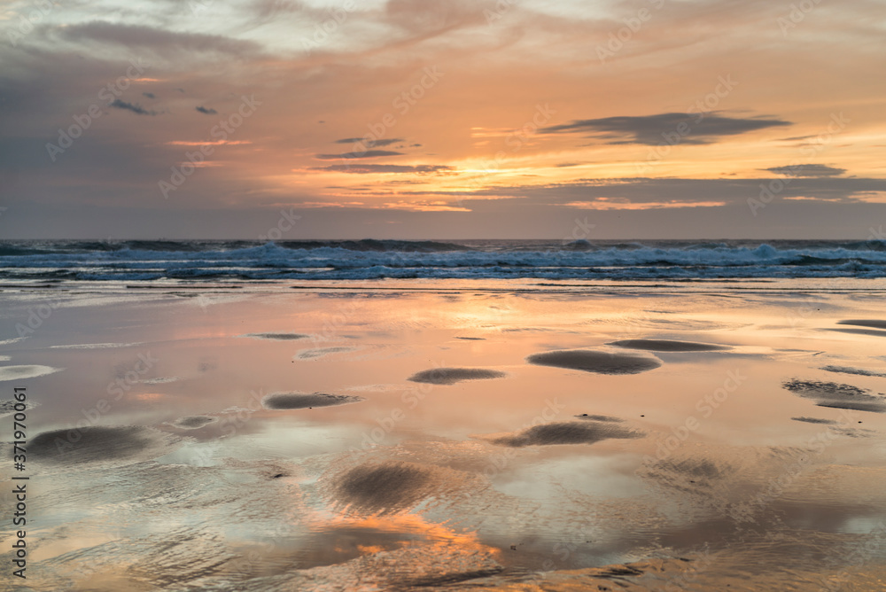 Coucher de soleil sur la plage de Donnant, à Belle-ile-en-mer, Bretagne