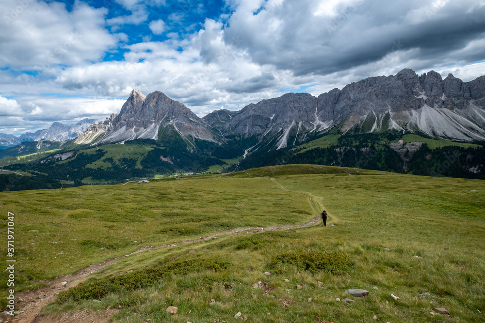 Fototapeta premium Sentiero tra le Dolomiti