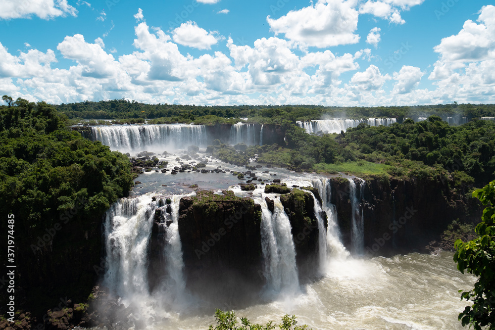 Fototapeta premium waterfall in foz de iguazu brasil