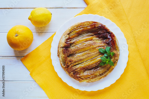 Homemade caramelized banana pie