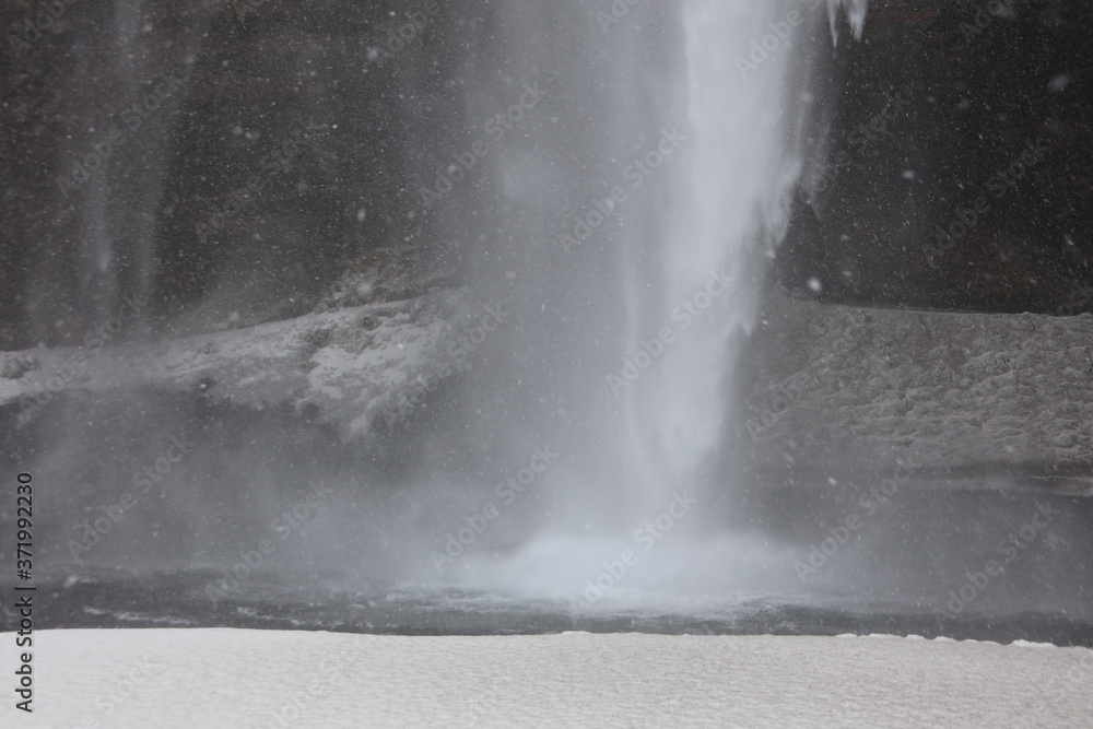 アイスランド南部のスコゥガフォス (Skógafoss )の滝 アイスランド南部のスコゥガフォス (Skógafoss )の滝