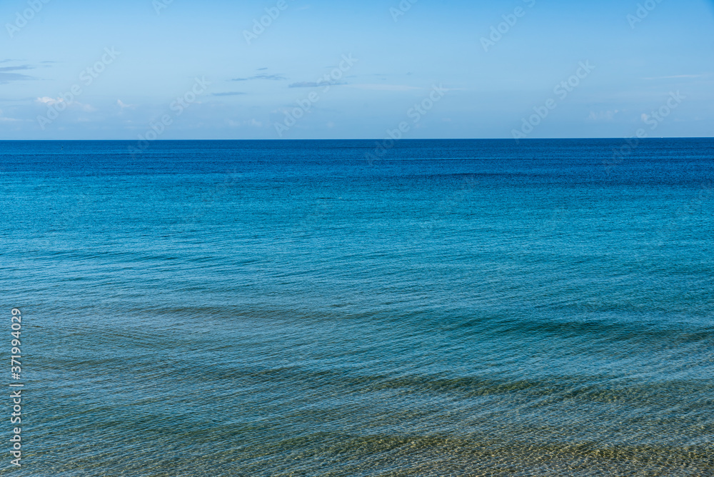 Fototapeta premium Piękne błękitne morze