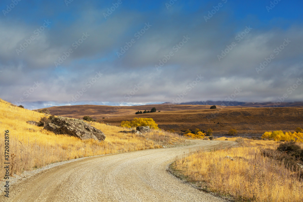 Obraz premium Road in autumn mountains