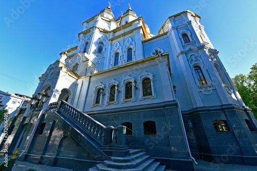 The Myrrh-Bearing Church is an Orthodox church that has existed in Kharkov since the end of the 16th century. The temple, named after the Myrrh-Bearing Women, was located in the Upland city center.