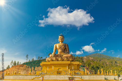 Canvas Print Giant golden Buddha sitting in a shell - Thimphu, Bhutan