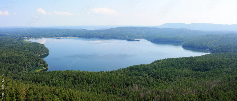 Obraz premium Blue lake among the green forest