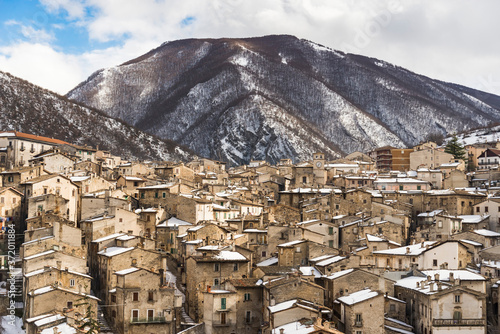 The view of the old Scanno village in Abruzzo, Italy © Enrico Della Pietra