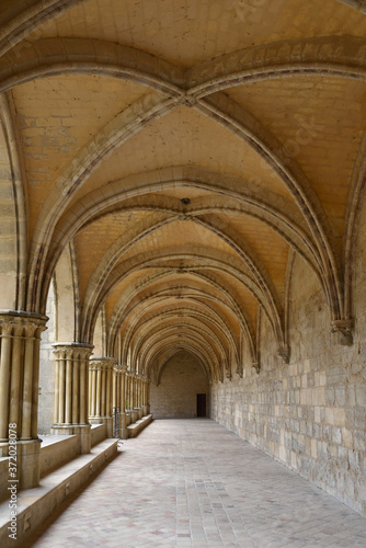 Cloître de l'abbaye de Royaumont, France