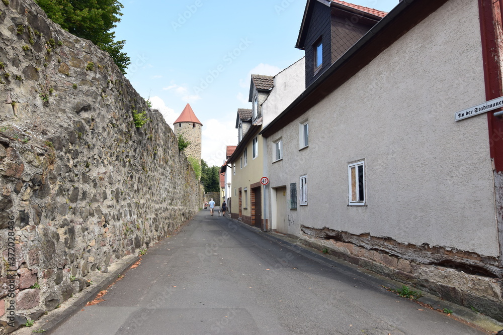 Häuser an der mittelalterlichen Stadtmauer in Fritzlar