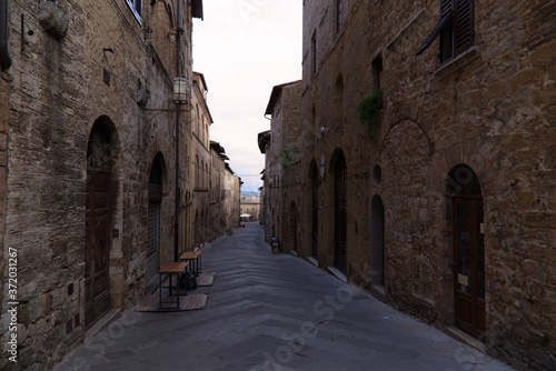 Alley of the city of San Gimignano in the morning © Stefano
