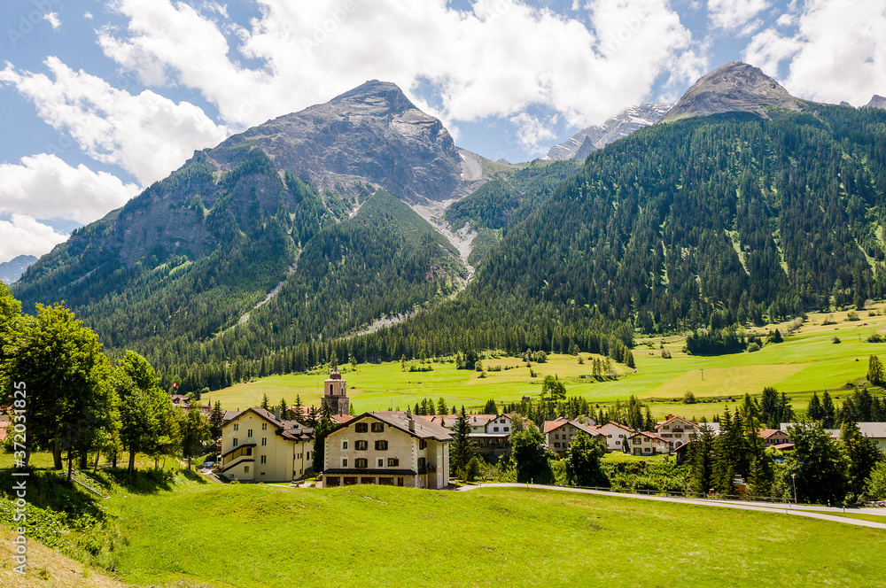 Bergün, Dorf, Albula, Albulapass, Graubünden, Alpen, Wanderweg, Wanderferien, Sommer, Schweiz