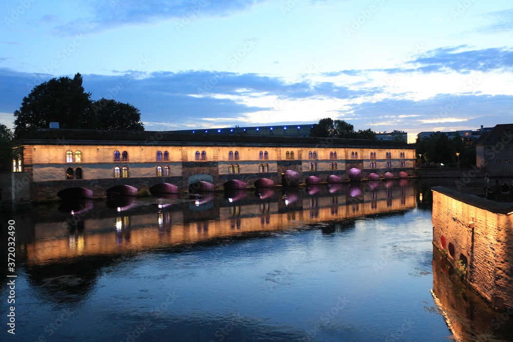 Coucher de soleil près du barrage Vauban à Strasbourg