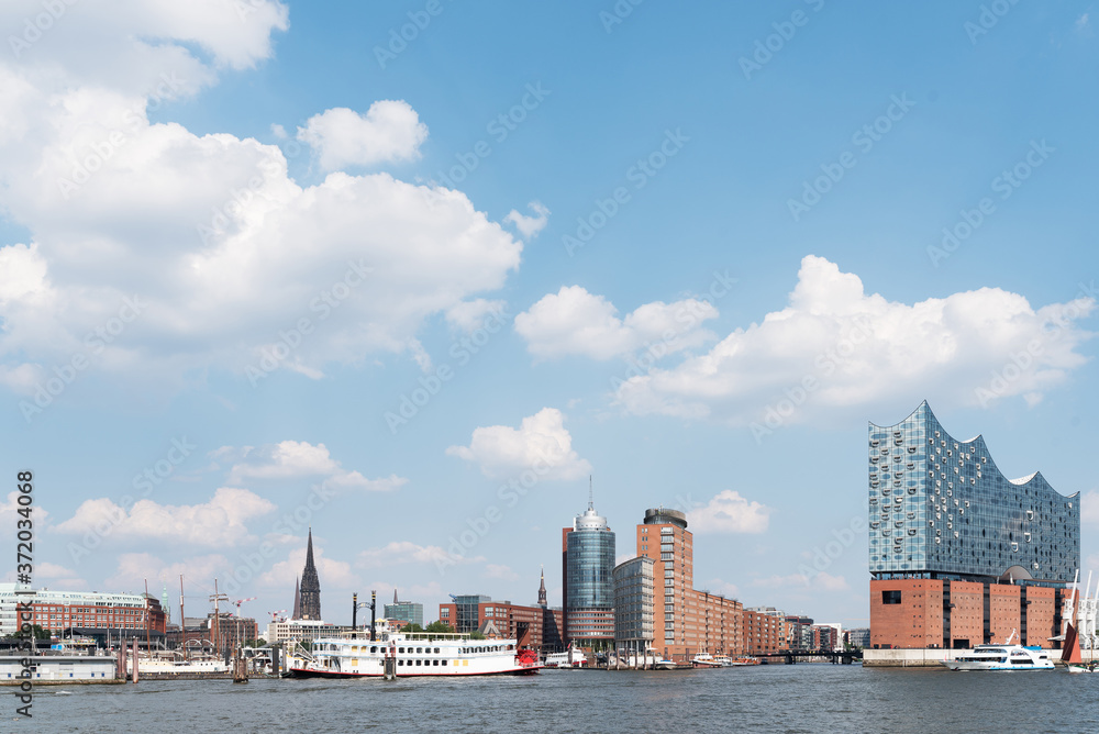 Obraz premium Hamburg cityscape with Elbe River, waterfront and concert hall against beautiful blue summer sky