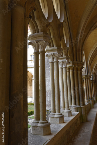 Colonnade de l'abbaye de Royaumont, France