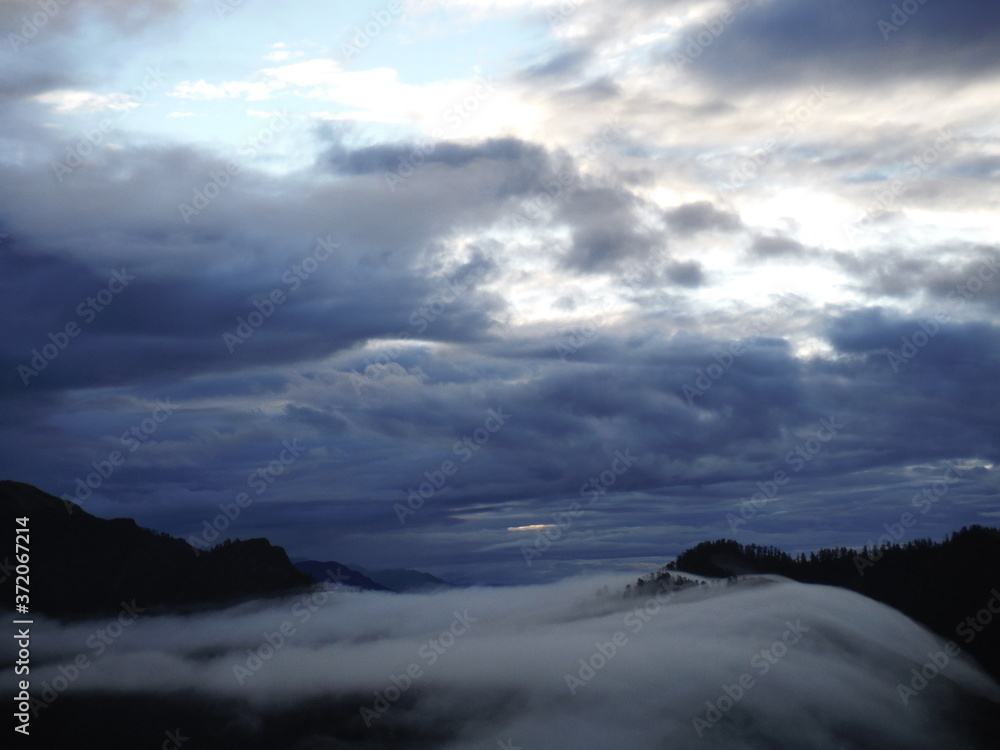 CLOUDS IN THE HIMALAYA. POON HILL , ANNAPURNA TREKKING