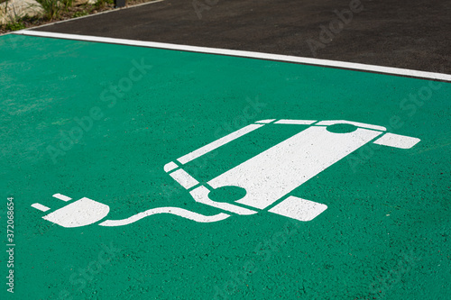 Εκτύπωση καμβά Parking symbol on the street for electric cars being charged