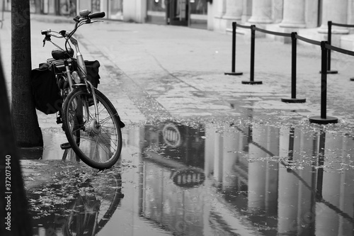 Canvas Print bicycle in the street
