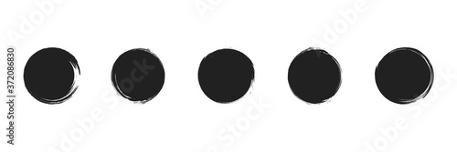 Grunge round  shapes icon . Set of ink frames on white background .  Black grunge circle , illustration . Paint Brush concept . Vector round brush painted .