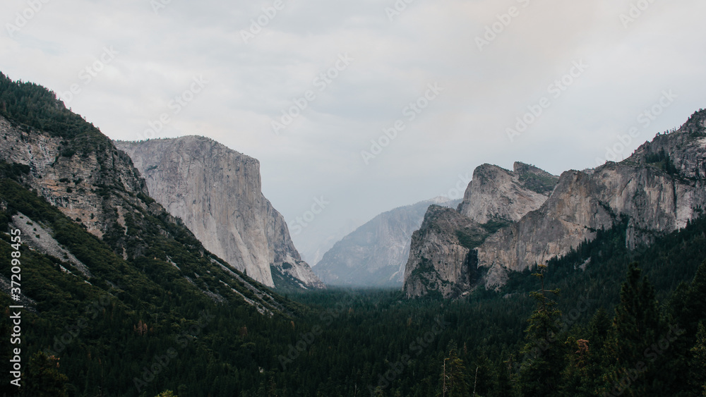 iconic tunnel view in Yosemite Valley