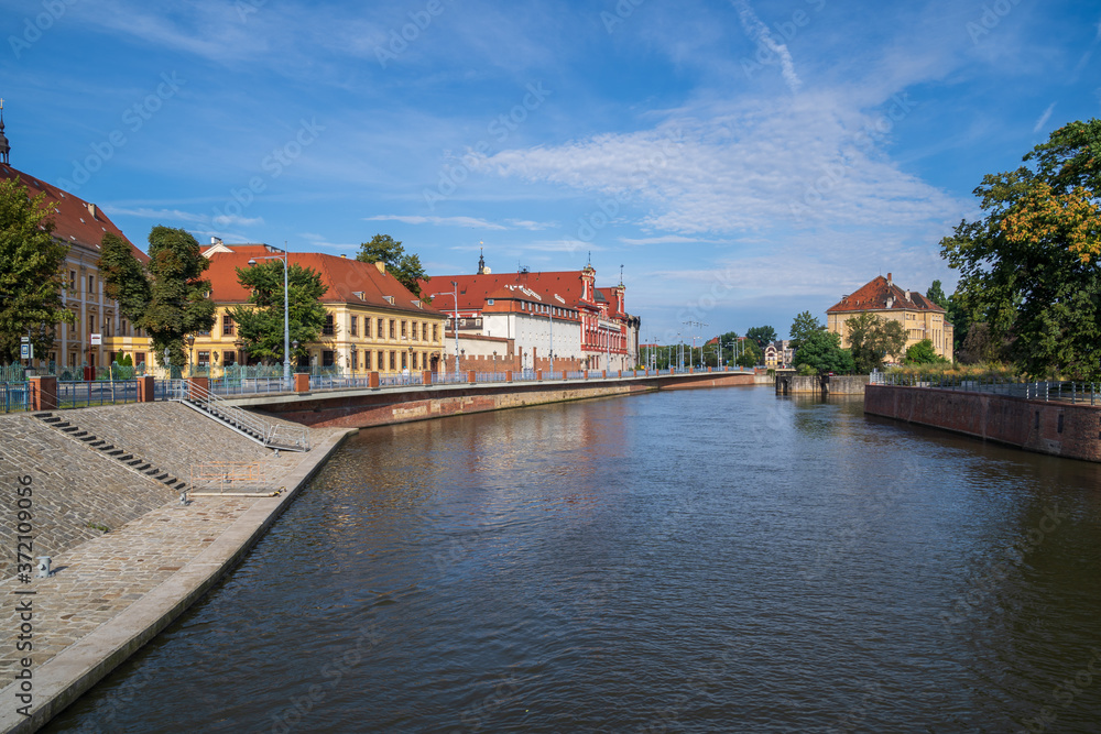 Obraz premium Cityscape of Wroclaw, the historical capital of Lower Silesia.