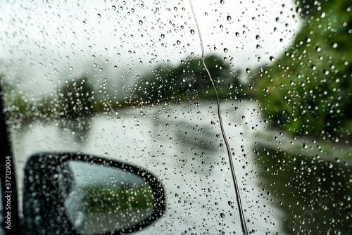 Obraz na płótnie 【雨の日イメージ】車についた雨粒 w salonie