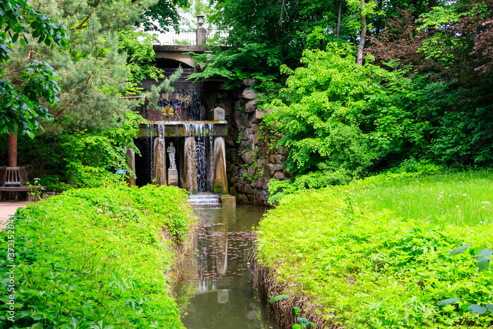 Thetis grotto with Venus de' Medici statue in Sofiyivka park in Uman, Ukraine Thetis grotto with Venus de' Medici statue in Sofiyivka park in Uman, Ukraine