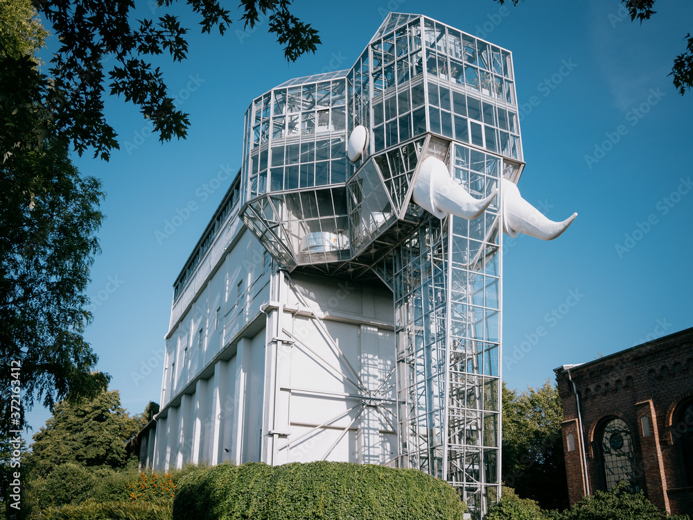 Glaselefant im Maximilianpark bei Tag, Hamm, Deutschland Иллюстрация Stock  | Adobe Stock