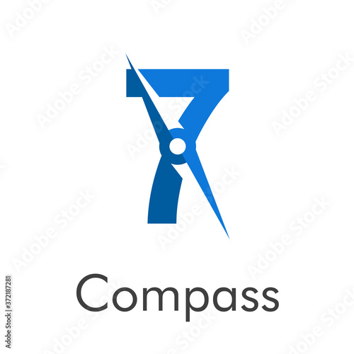 Número 7 con flecha como logotipo de brújula en color azul con palabra Compass en color azul