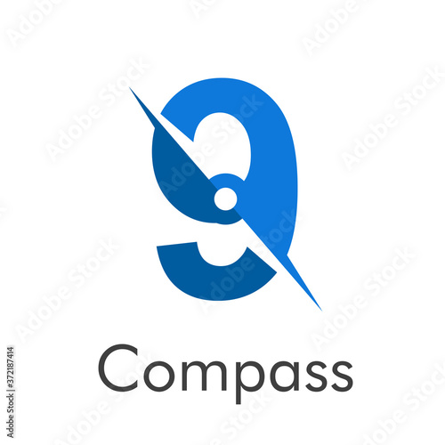 Número 9 con flecha como logotipo de brújula en color azul con palabra Compass en color azul