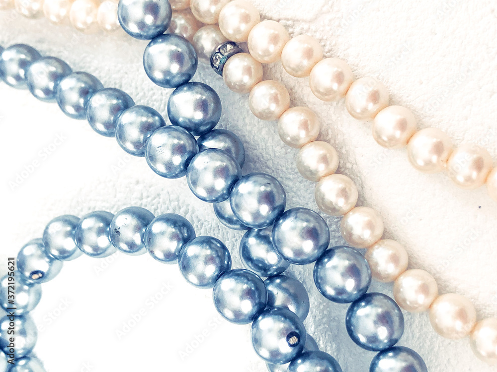 Obraz premium pearl necklace on white background