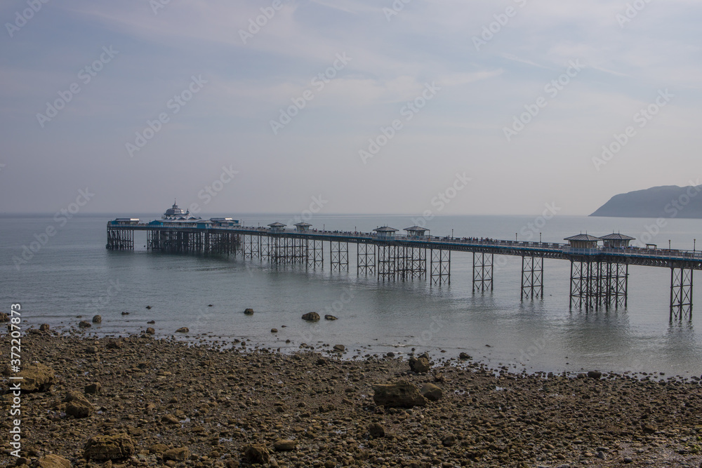 Obraz premium Llandudno pier in sumer. North Wales tourist destination. Old victorian pier