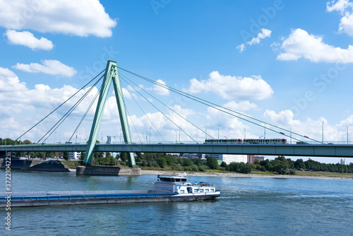Fluss, Rhein, Brücke, Schiffe (Köln, Deutschland)