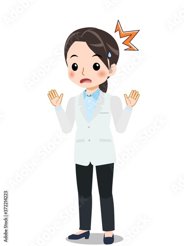 白衣を着た若い女性
