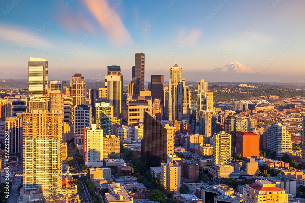 Fototapeta premium Seattle city downtown skyline cityscape in Washington State, USA