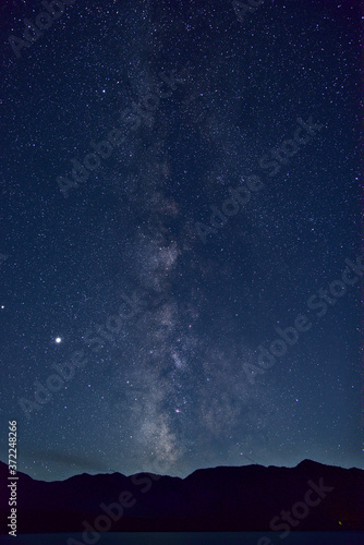 天の川と木星、北海道の夏の夜空。