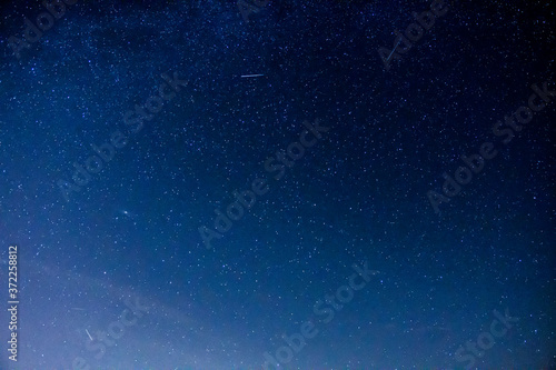 Galaktyka Andromedy i rój Perseidów. Coroczne meteoryty na półkuli północnej. Nocne niebo pełne gwiazd. Spadające gwiazdy, czyli meteoryty wchodzące i spalające się w atmosferze ziemskiej photo
