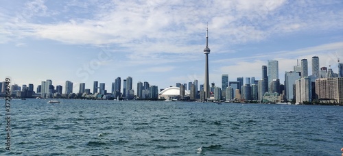 Toronto City through the lake