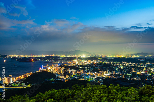 火の山公園から眺める夏の下関市街地と関門海峡の夜景